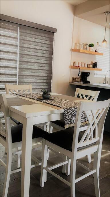 Lovely 1 Bedroom Apartment W/Private Parking إنسينادا المظهر الخارجي الصورة