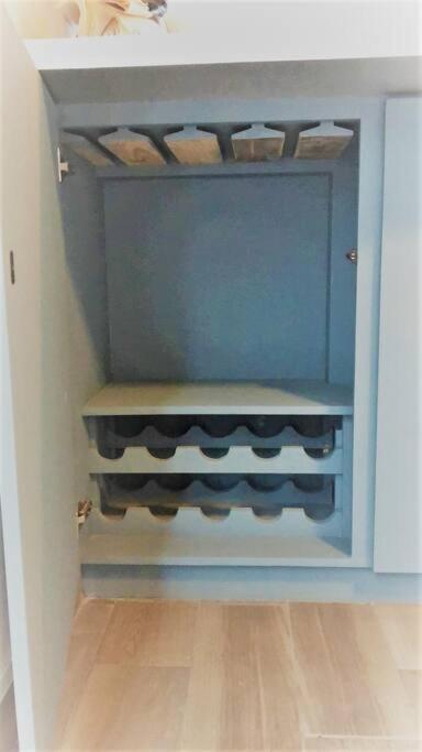 Lovely 1 Bedroom Apartment W/Private Parking إنسينادا المظهر الخارجي الصورة