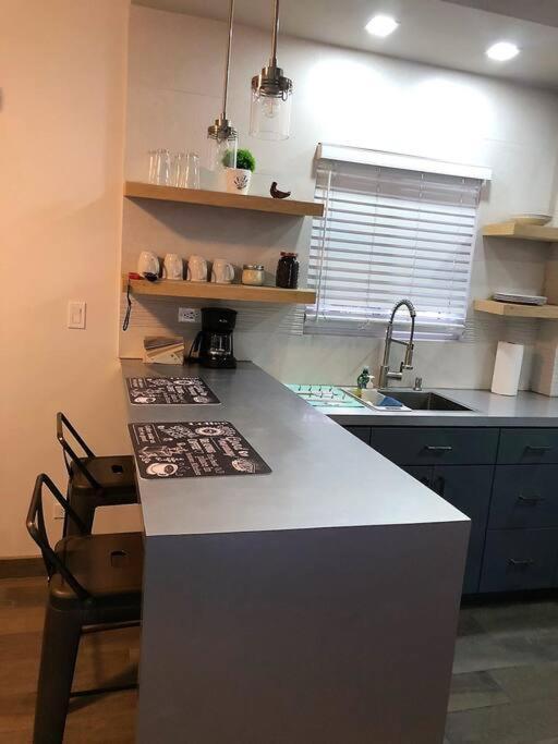 Lovely 1 Bedroom Apartment W/Private Parking إنسينادا المظهر الخارجي الصورة